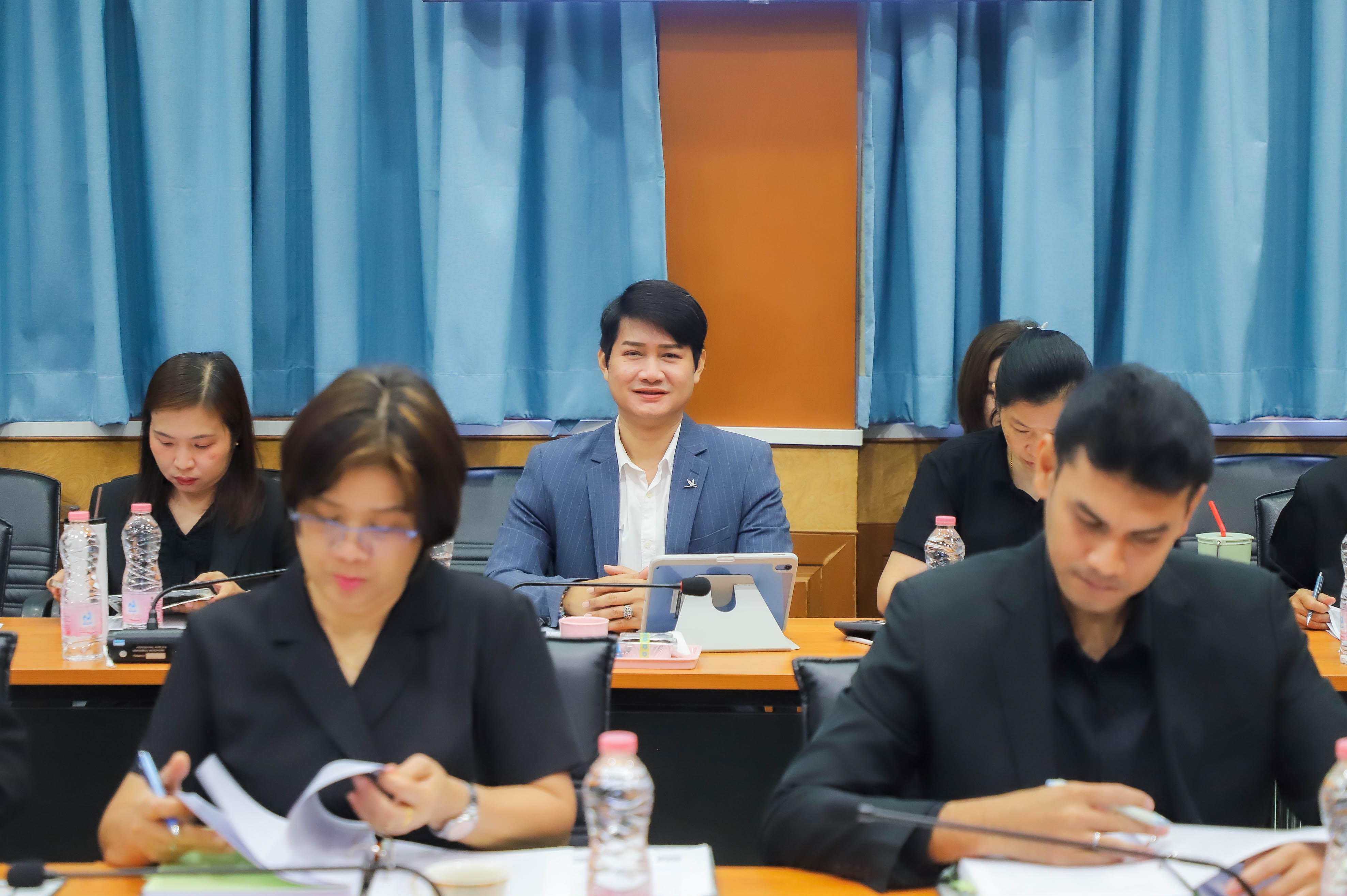 title - อกก.คง. เคาะ! ก่อสร้างสระเก็บน้ำ พัฒนาแหล่งน้ำและระบบกระจายน้ำ ไฟเขียว! หลักเกณฑ์การอนุมัติลดหรืองดเก็บดอกเบี้ย พร้อมเสนอ คปก. อนุมัติก่อสร้างระบบไฟฟ้าในแปลงที่ดิน